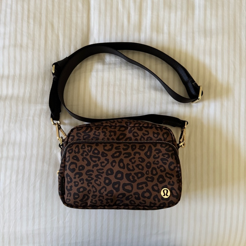 lululemon Everyday Crossbody Bag 2L - Leopard